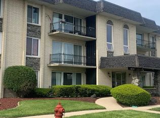 4712 W 106th Pl APT 1C, Oak Lawn, IL 60453