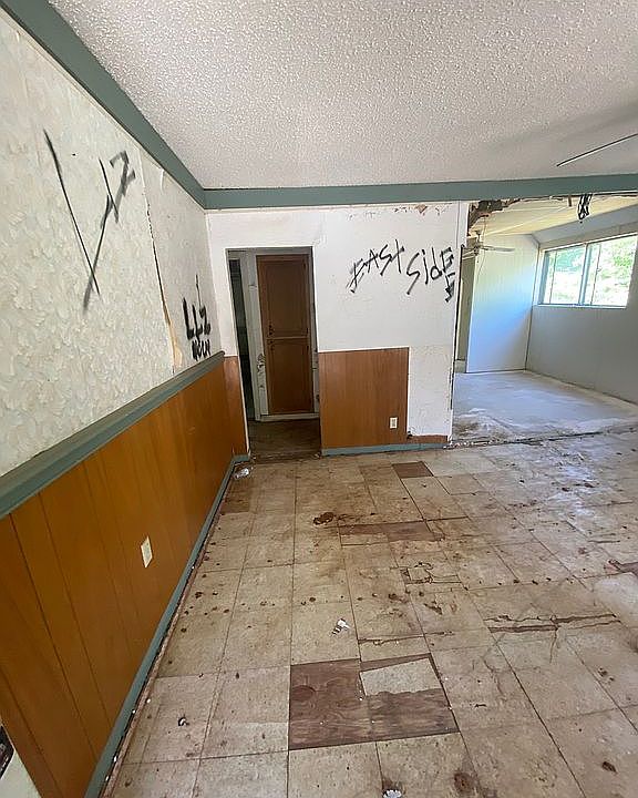 1st image of 3824 Burton Ave