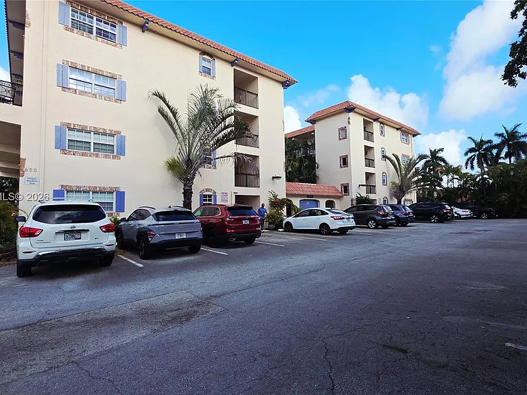 650 Tennis Club Dr #308 — Photo 4
