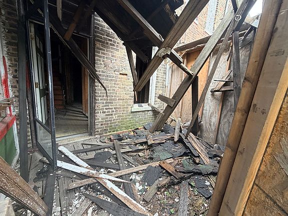 2nd image of 10529 S Corliss Ave