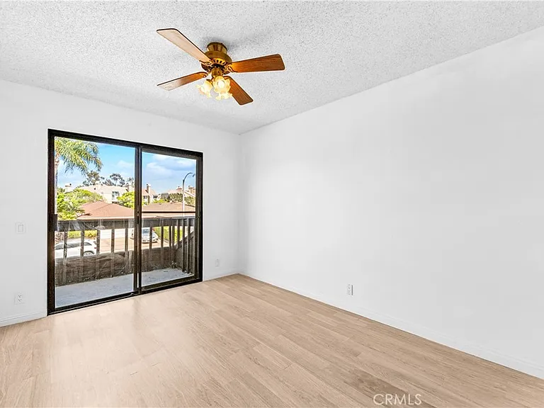 1407 Lakeside Ln — Photo 41