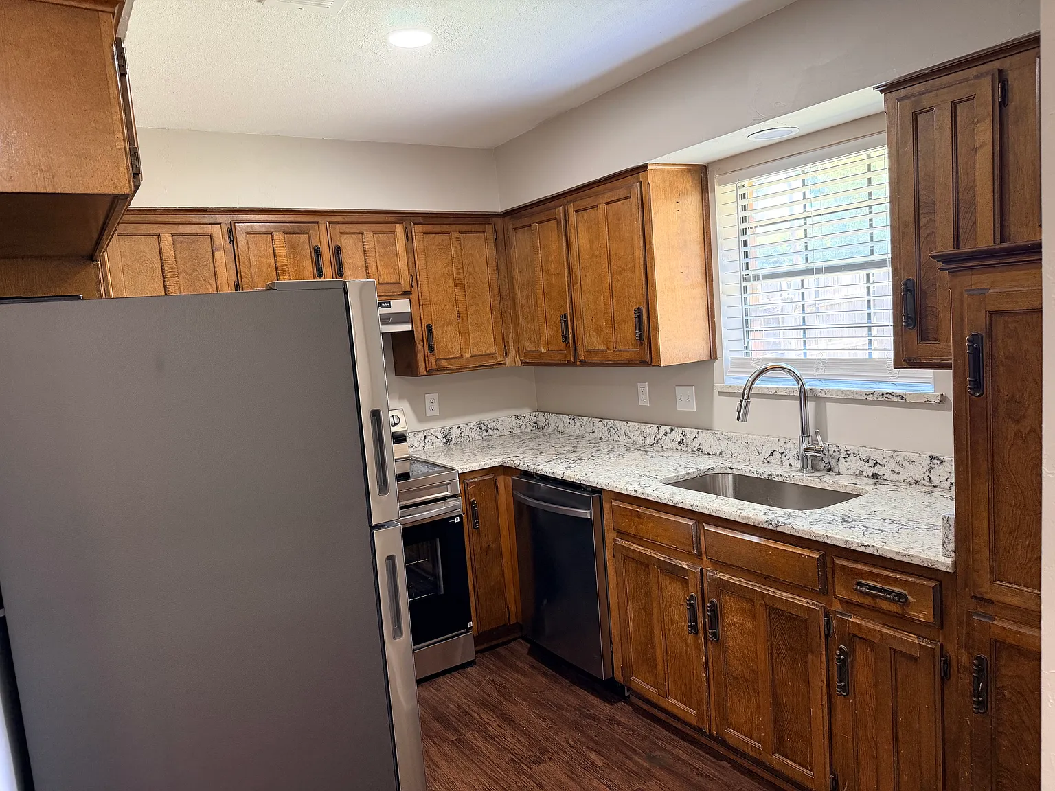 1012-1014 Bluebird Drive - 1014 — Photo 3