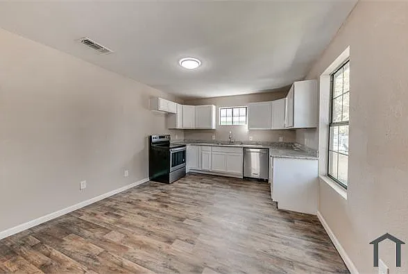4 bed, 1363 sqft, $1,800 — Photo 4