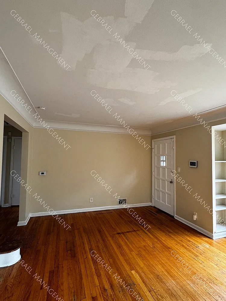 2729 Thomas St. — Photo 3