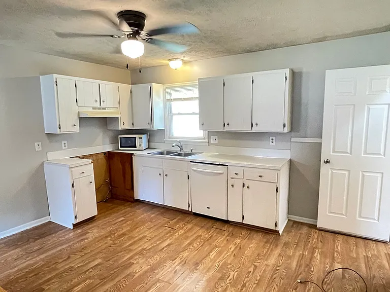 10909 Leavenworth St — Photo 19