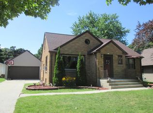 512 S 32nd St, Manitowoc, WI 54220