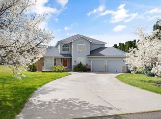 3203 Mount Saint Helens Ct, West Richland, WA 99353