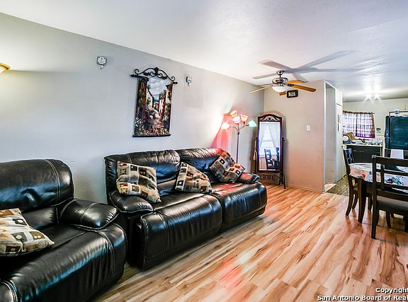 3rd image of 470 E Vestal Pl