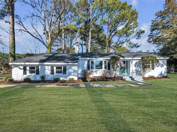 2300 Plantation Dr, Virginia Beach, VA 23454