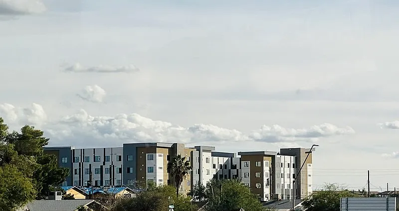 La Victoria Commons — Photo 2