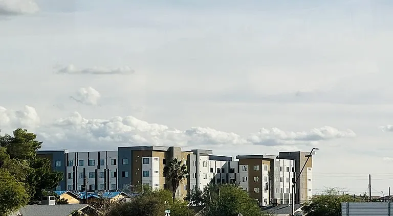 La Victoria Commons — Photo 2