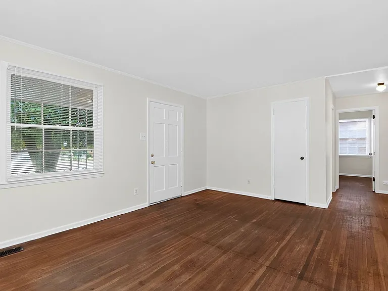 1813 Lasalle St — Photo 3