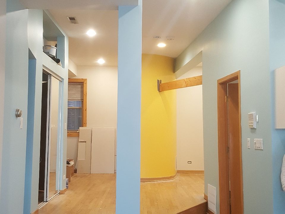 1st image of 940 N Damen Ave APT 1F
