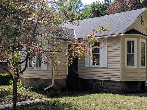 Right side of 2152 Crissman