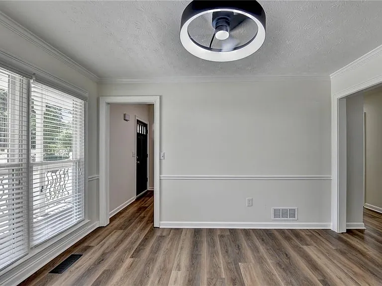 1530 Plunketts Rd — Photo 20