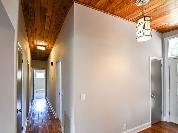5th image of 11020 Louis Dr SE