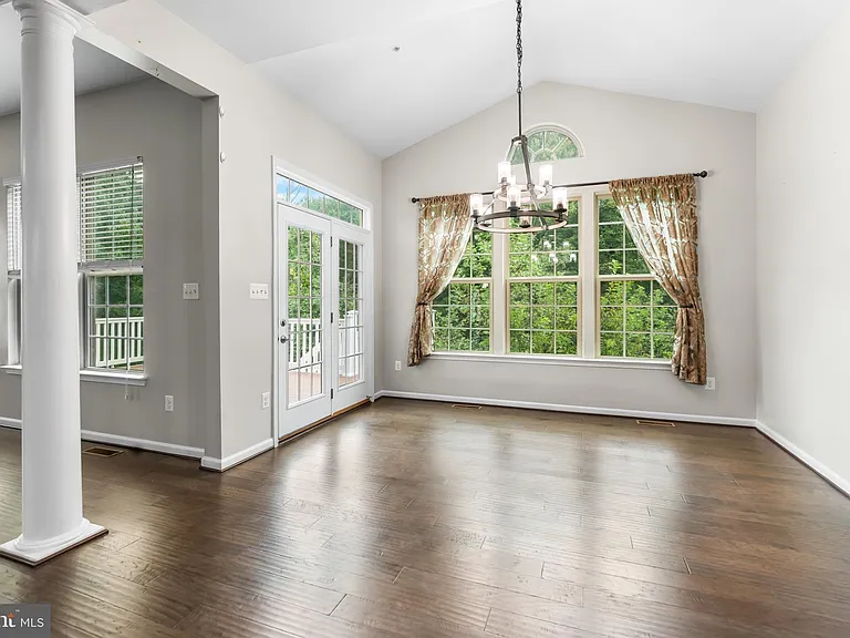 7570 Arundel Woods Dr — Photo 26