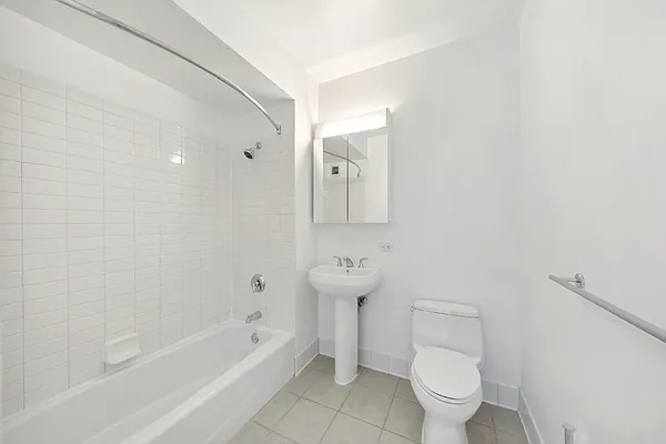 Rented by Greystar | media 8