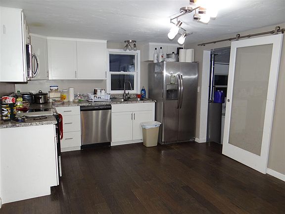 4th image of 210 Wright Ave