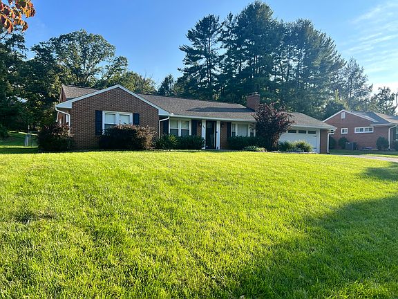 3rd image of 3814 Belle Meade Dr