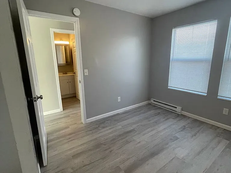 Clinic Court Apartments — Photo 50