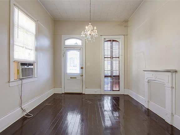 3rd image of 716 Touro St