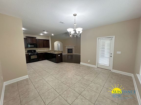 5th image of 372 Camellia Ct