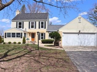 655 Sunset Cir, Green Bay, WI 54301