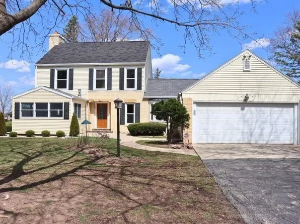 655 Sunset Cir, Green Bay, WI 54301