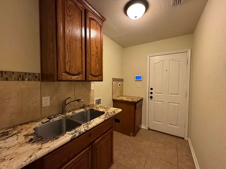 5702 Graphite Dr — Photo 16