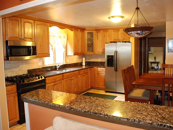 Kitchen with Grantite