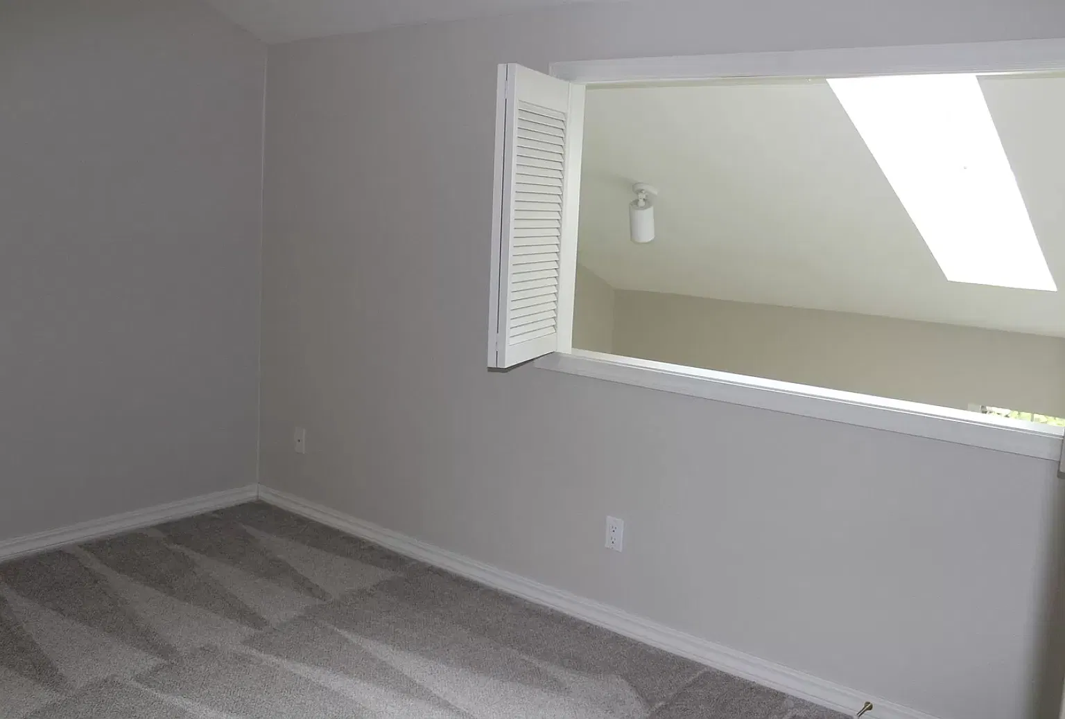 9604 NW Miller Hill Dr — Photo 3