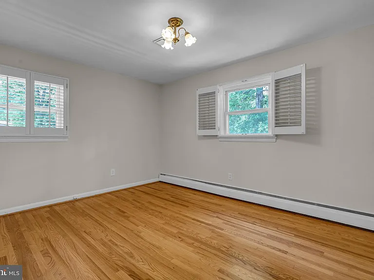 8905 Valley Forge Dr — Photo 17
