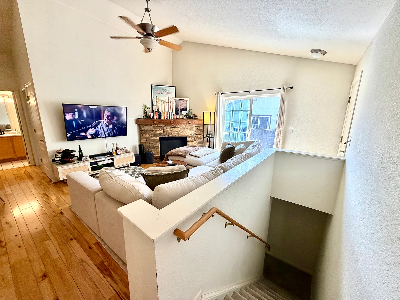 2 bed, 993 sqft, $3,150 — Photo 2