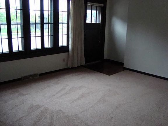 Living Room / Front Door
