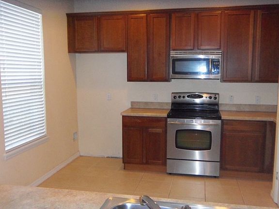2nd image of 10758 Garden Lily Dr