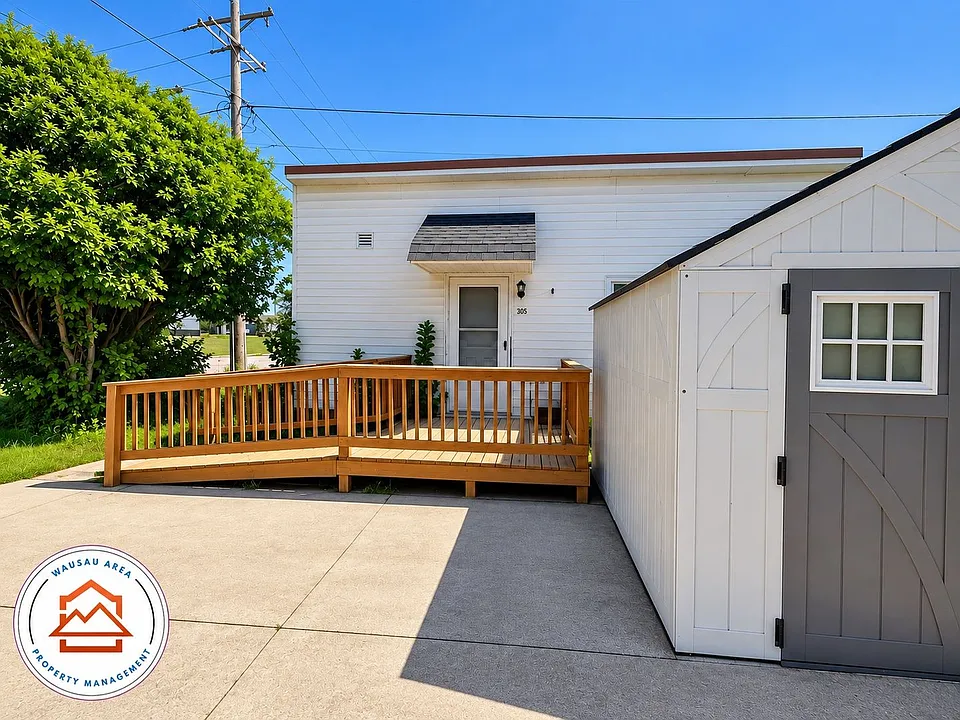 305 E Maple St