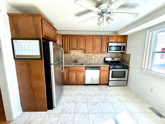 5th image of 35 Lathrop Ave APT 3