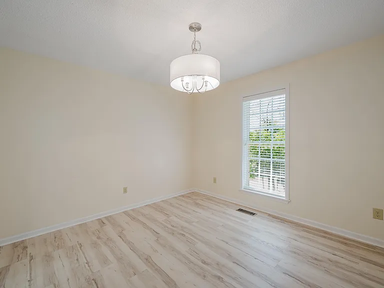 1828 Jacobs Ln — Photo 8
