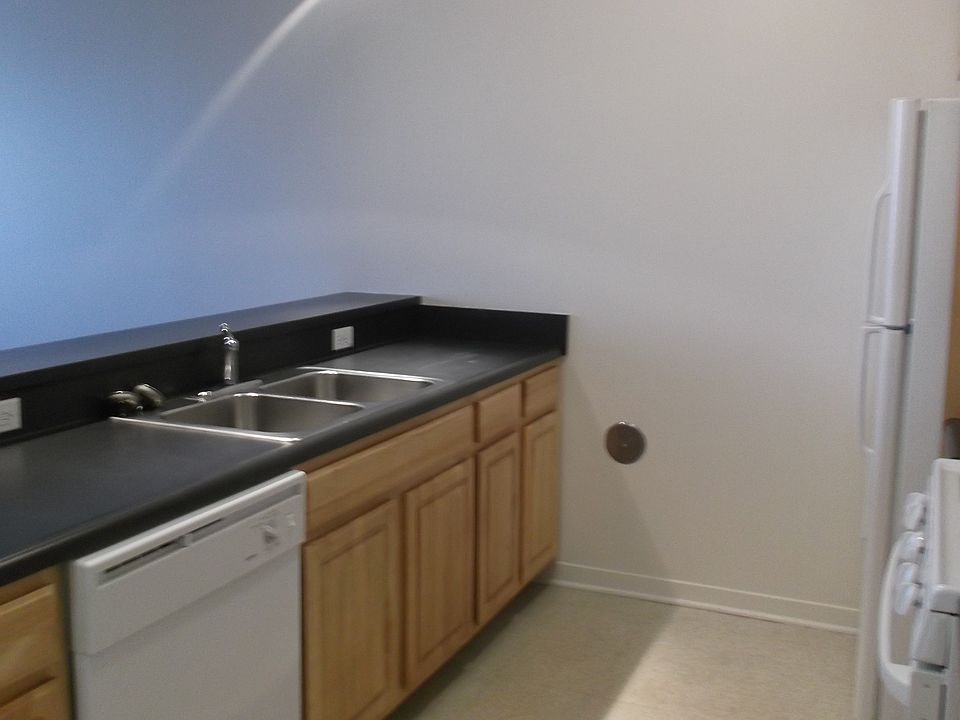 2nd image of 649 E 37th St