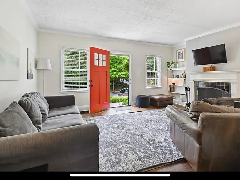 205 Lindbergh Dr NE — Photo 1