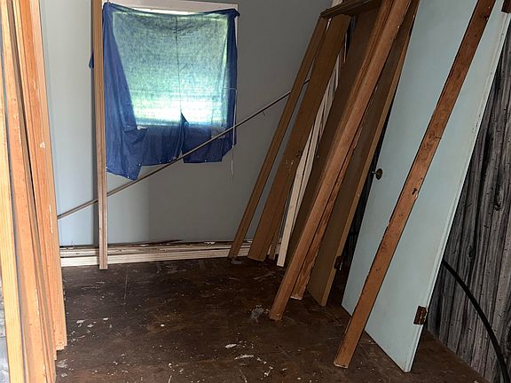 4th image of 1218 Roberts Dr