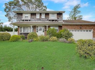 54 Reeves Ave, Farmingdale, NY 11735