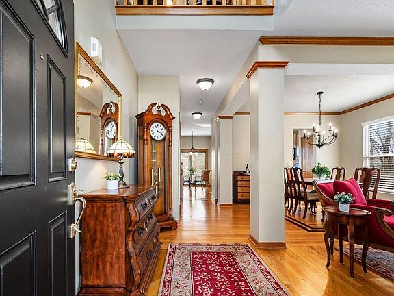 3rd image of 8145 Reynoldswood Dr