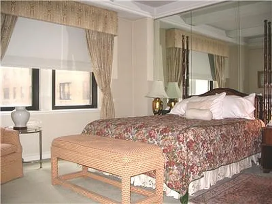 Sold by R New York | media 2