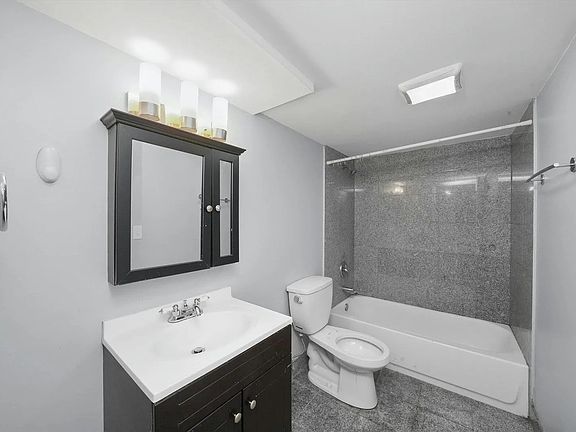 5th image of 3741 W Lyndale St Unit 1F