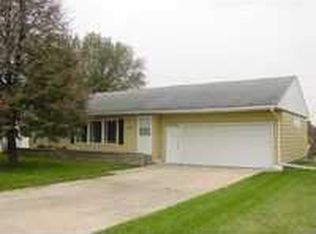 1204 4th St SW, Waverly, IA 50677