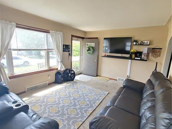 4th image of 1131 Earlwood Ave