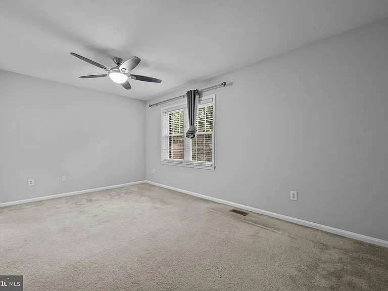2035 S Glebe Rd — Photo 26