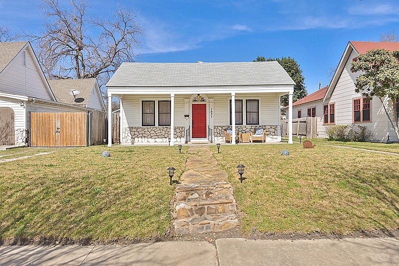 1st image of 1931 W Summit Ave